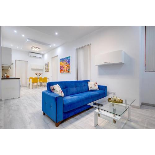 Picturesque Sliema Pad Steps from the Seafront