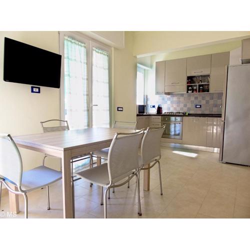 Pietra Home, posto auto, AC ,WIFI, 150mt dal mare