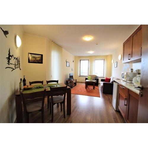 Pine Tree Apartment D34