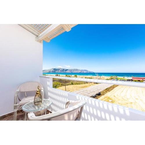 Pinelopi Beach Suites