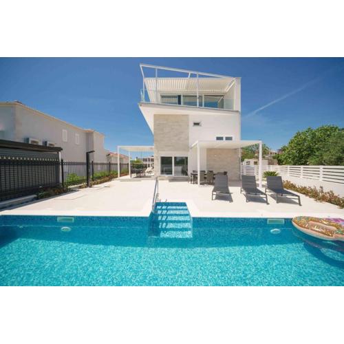 Pinia Apartments
