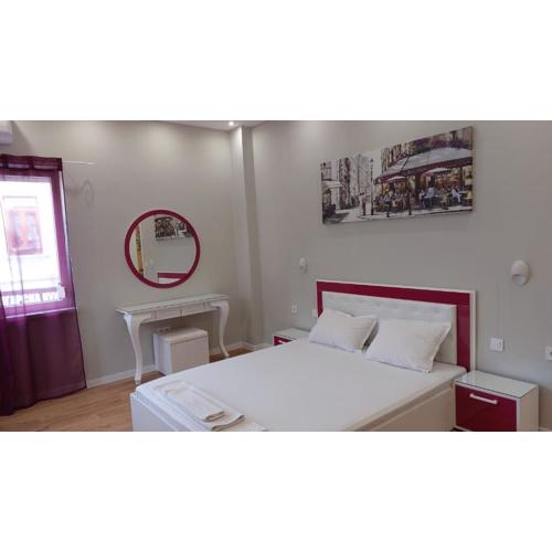 Апартамент Pink & Blue - 2BDR with Balcony - Wi-Fi