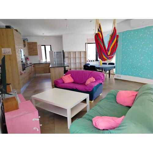 Pink Fairy Paradise Penthouse, 10mins from the beach