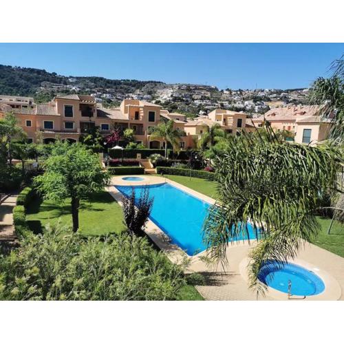 Piso bonito cerca de la playa con piscina, jardín, gimnasio y garaje