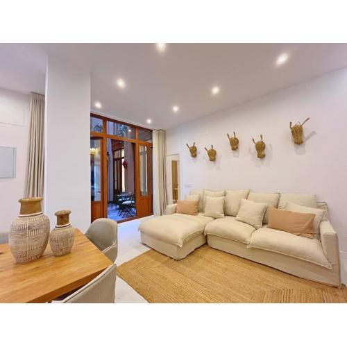 Piso con patio, 3 habitaciones, en La Goleta