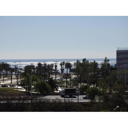 Piso en zona fòrum con vistas al mar