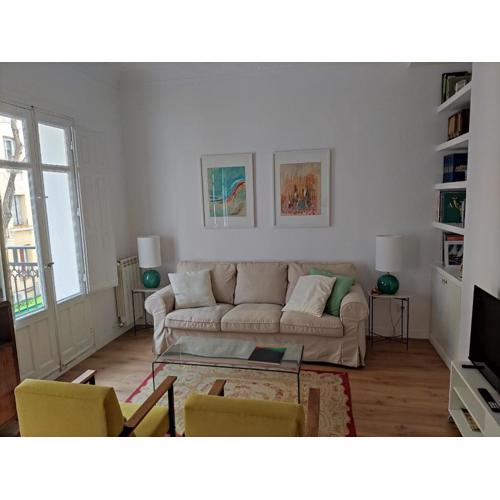 Piso reformado de 2 dormitorios y 2 baños