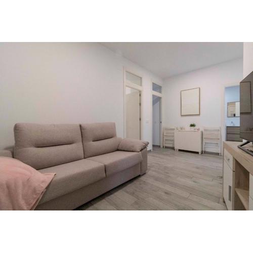 Piso Reformado next to Santa Justa y Aeropuerto