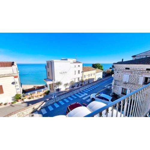 Pisolo - quadrilocale in centro a Numana con vista mare e servizio spiaggia