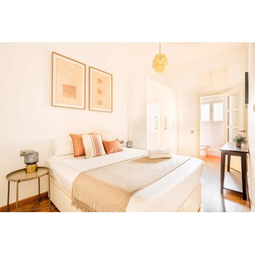Pl Universitat Bright and cozy 2BD - 2BTH