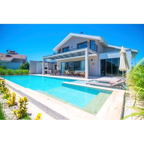 Plaja Yakın Lüks Villa