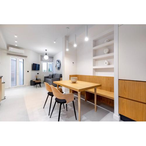 Plaka Clio Apartment by A&A Residencies