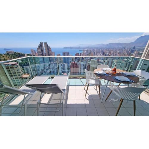 Planta 21 Apartamento con terraza privada y vistas al mar