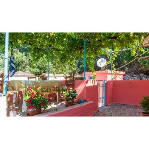 Platanos House Voutas