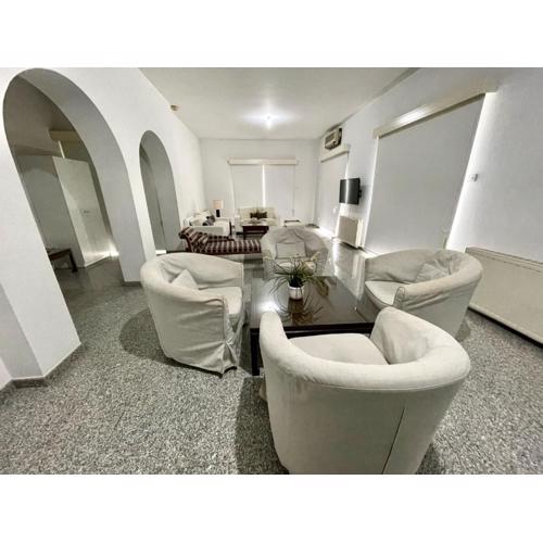 Platform 357 Gravias Spacious Apartment