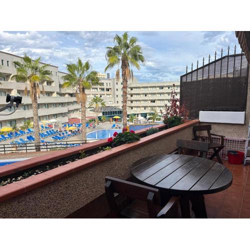 Playa Jardin Terrassenwohnung mit Pool , 100 Meter zum Strand