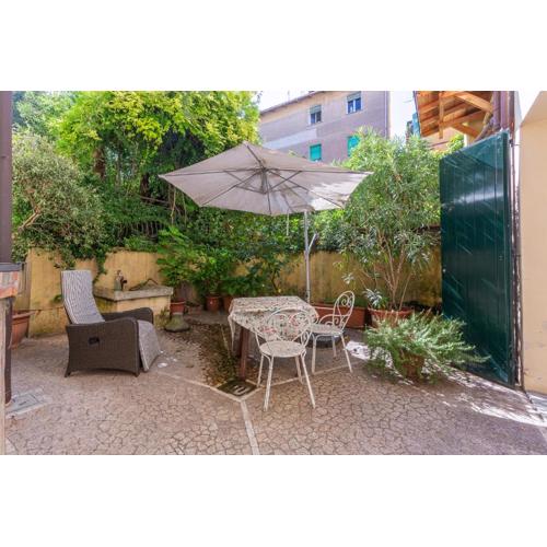 Pleasant Central Apartment with garden