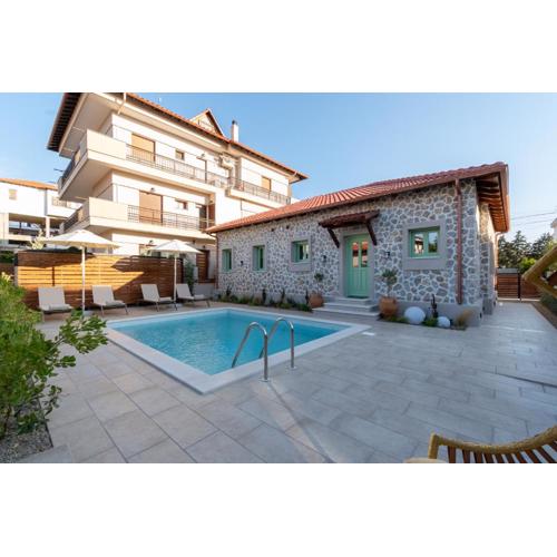 Pnoe Luxury Villa
