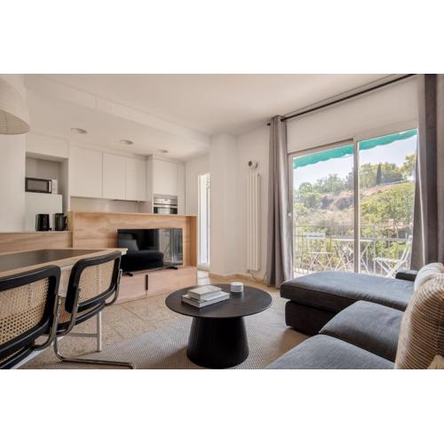 Poble Sec 3br w balcony mountain views BCN-109
