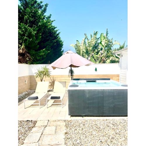 Polignano Villa with Jacuzzi, Garden & Parking