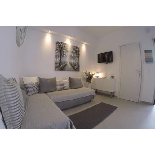 Polychrono New 2 Bedroom Apt. Just By The Sea!