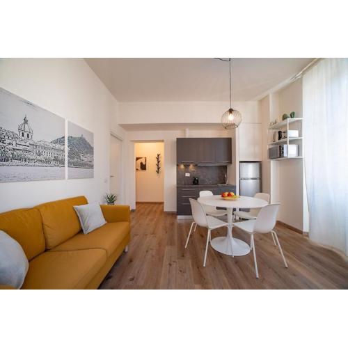 Ponente - Balcony, Free Parking,Close to Como