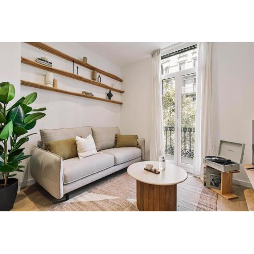 Pontone - 2 bedrooms and balcony in Eixample dreta