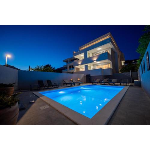 Pool and Breakfast Apartments Villa Maro