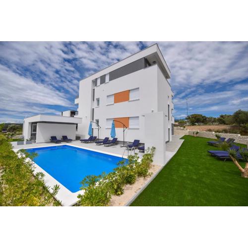 Pool Apartments & Rooms Mare