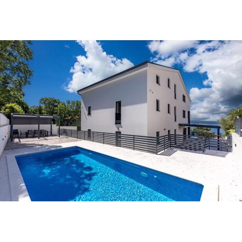 Pool Apartments with Sea View