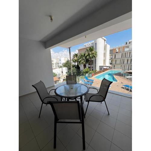 Pool View Flat in City Centre