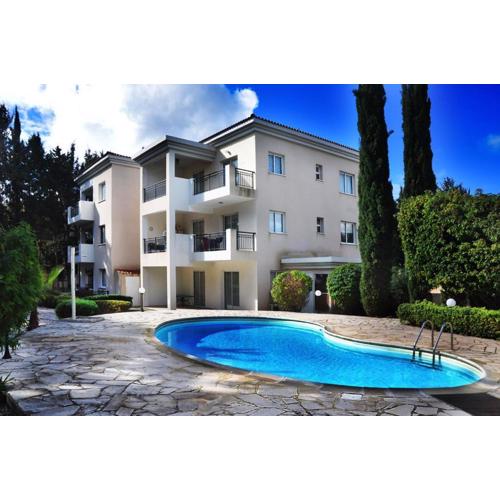 Poolside 2 bedroom apt, Paphos Riviera, Universal area