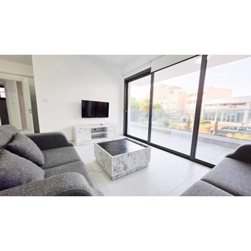 Poolside Lux Apartment