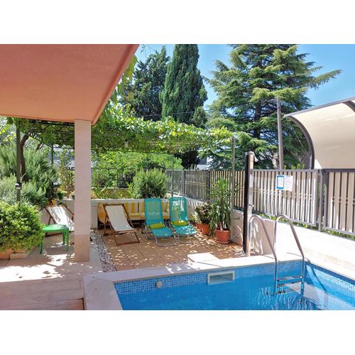 Poolside Paradise - A Hidden Gem in Split