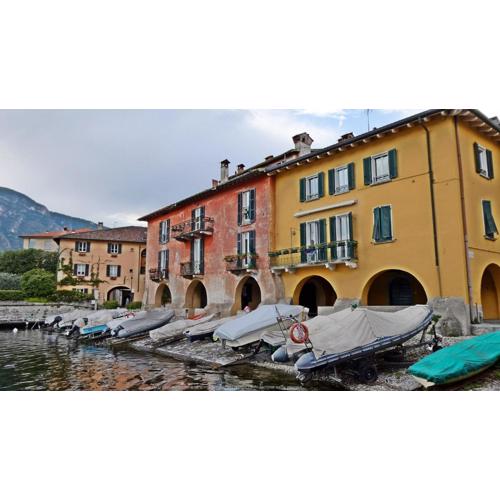 PortaTorre Suite, a Charming apartment in the Heart of Como, Free Private Parking, Air Conditioning & More!