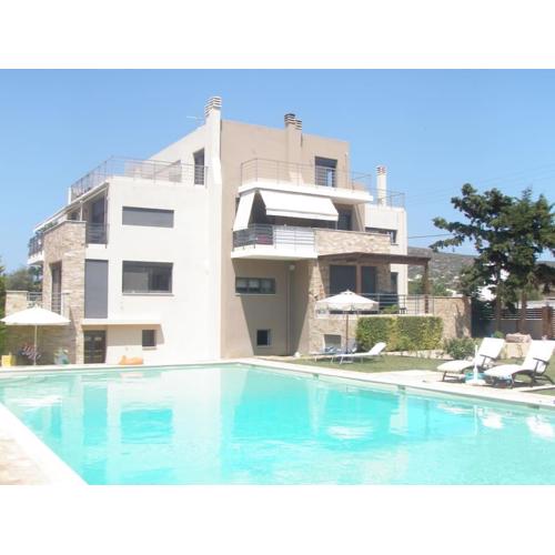 Porto - luxury penthouse, pool, walk to the beach