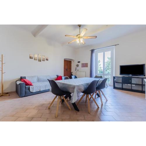 Porto Mirabello & Central Station Comfy Apt x5!