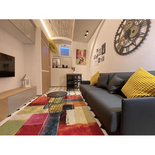 Portofino Studio 24 sqm basement unit, located in front of Rapallo Harbour, WIfi, air conditioning and free parking lot