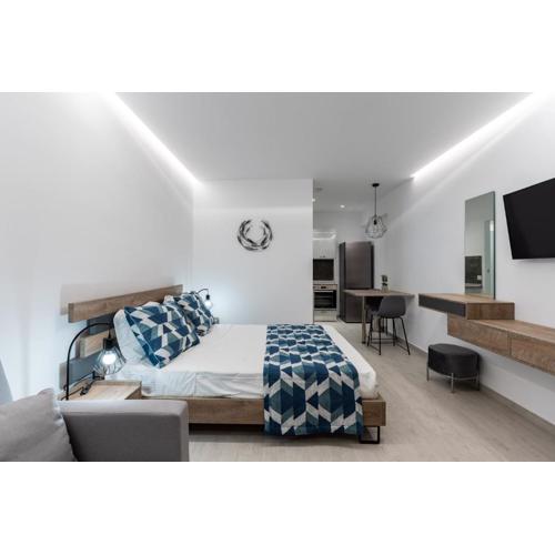 POUNEDES LUXURY SUITES