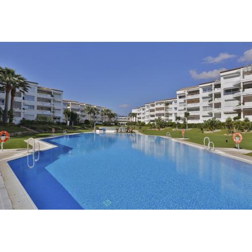 PR20 - Good located flat Puerto Banus