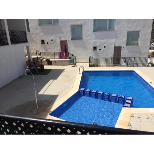 Precioso adosado complejo residencial con piscina