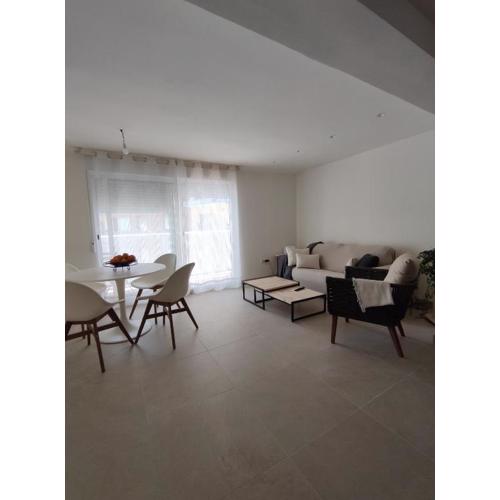 Precioso apartamento de 2 habitaciones recién reformado en Benidorm