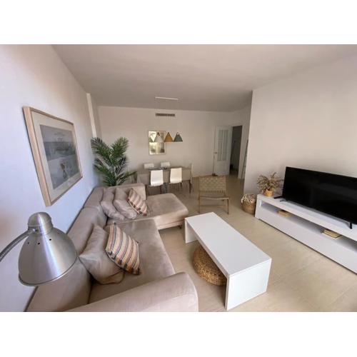 ¡Precioso apartamento en 1 línea con piscina!