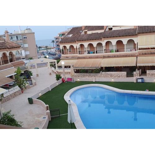Precioso apartamento en complejo residencial con piscina y vistas al mar