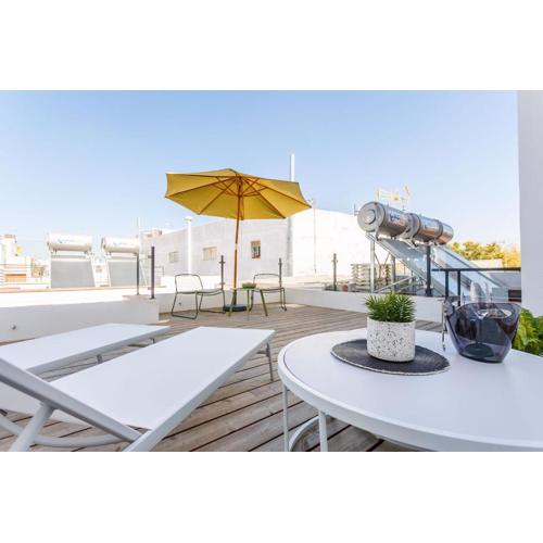 Precioso Ático de diseño, gran Terraza de 35 m2 y de 16 m2 y Garaje en pleno Centro