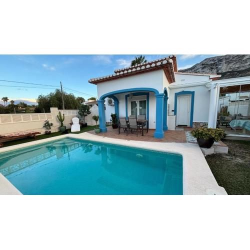 Precioso chalet independiente en Denia con piscina