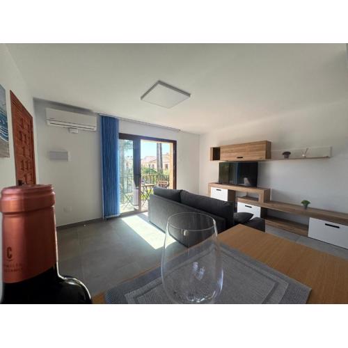 Precioso, luminoso y maravilloso apartamento con piscina junto al mar y la playa en Vera