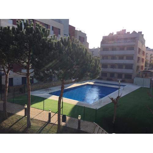 Precioso piso cerca de playa Fenals con 2 piscinas y terraza