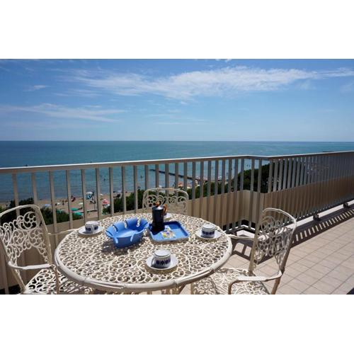 Precious sea view flat