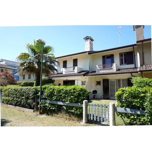 Precious villa with private garden and barbecue